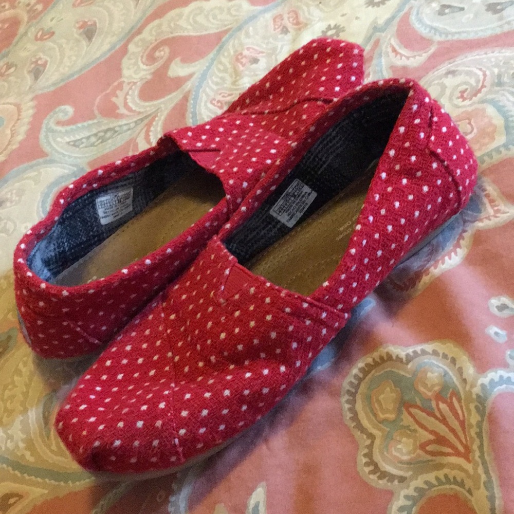 Red and White Polka Dot Toms 7.5